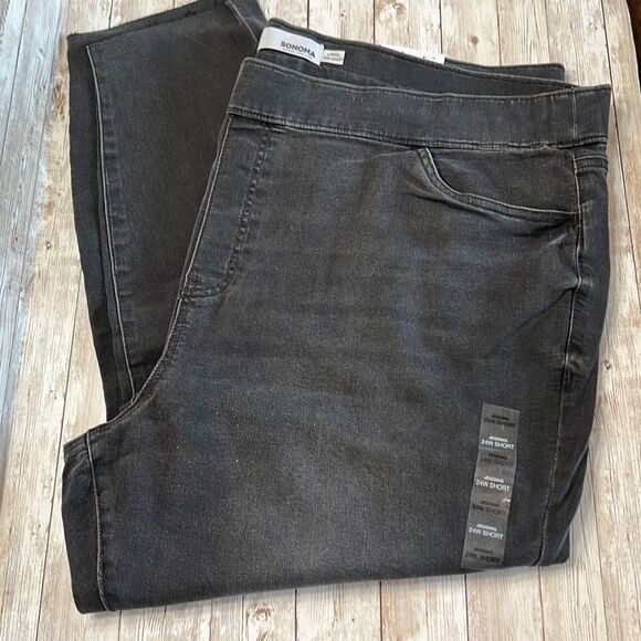 Mid-Rise Jeggings Breathable Stretch Raw Hem 24W SHORT Comfortable Black NWT - Picture 11 of 16